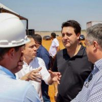 Em Jacarezinho, governador vistoria obra de ambulatório que vai atender 22 municípios
