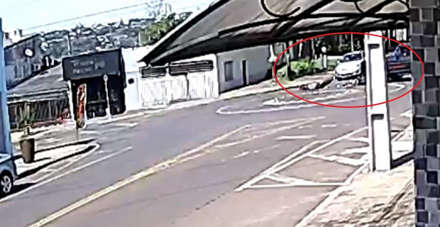 Câmera flagra forte colisão entre Moto e caminhonete F1000 no Interlagos