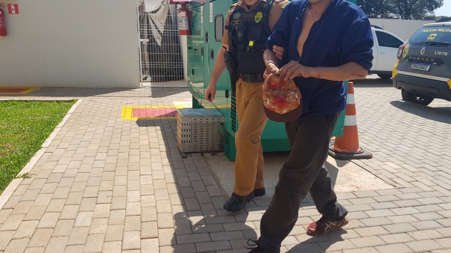 Homem é preso após tentar furtar fios de cobre e ameaçar pessoas utilizando uma faca