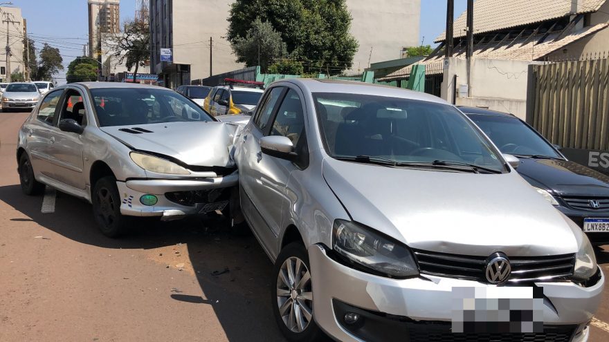 Engavetamento é registrado na Rua Rio de Janeiro em Cascavel
