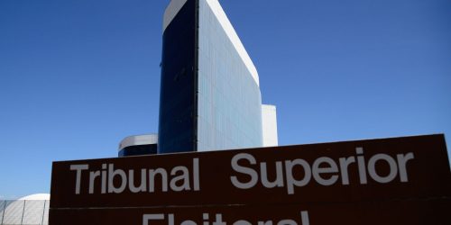 Maioria do TSE mantém decisão que declarou Bolsonaro inelegível