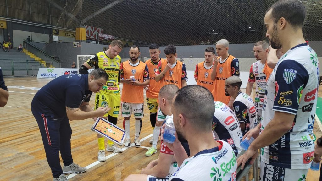Cascavel Futsal goleia em Blumenau e enfrentará o Pato nos playoffs da Liga Nacional