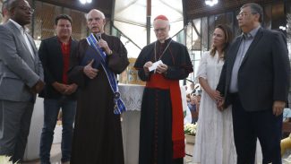 Padre Júlio Lancellotti recebe medalha da Ordem do Mérito