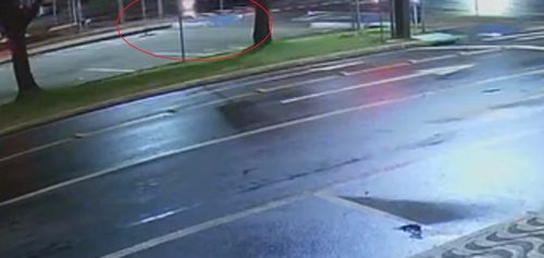 Veja por outro ângulo o acidente que deixou motociclista ferido na Rua Visconde de Guarapuava