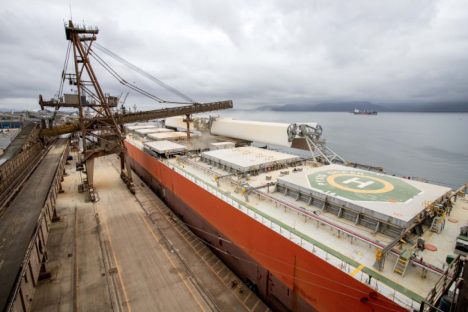 Imagem referente a Navio de velas metálicas, Pyxis Ocean começa embarque de 63 mil toneladas em Paranaguá