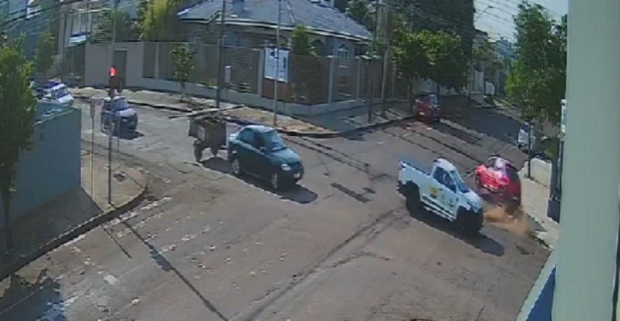 Por outro ângulo: Vídeo mostra colisão entre Celta e Strada da Emater