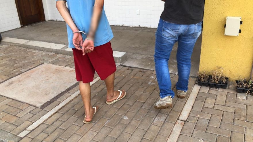 Menor em posse de motocicleta com registro de furto é detido pela PM
