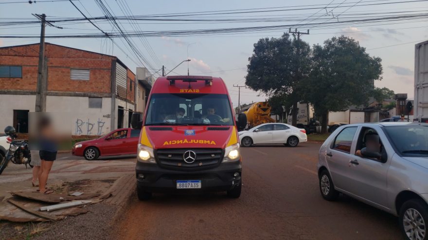 Motociclista fica ferido em acidente de trânsito na Rua Brasília no Cataratas