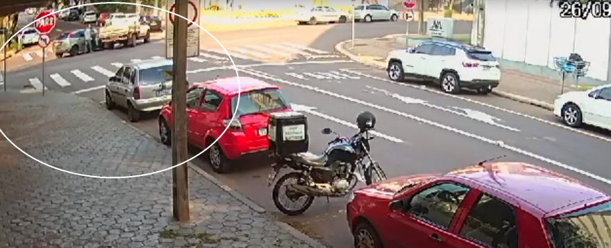 Câmera registra acidente na Rua Vicente Machado no Centro