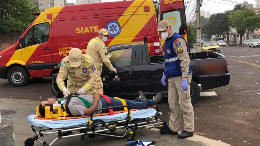Batida entre Saveiro e HB20 deixa homem ferido no Centro