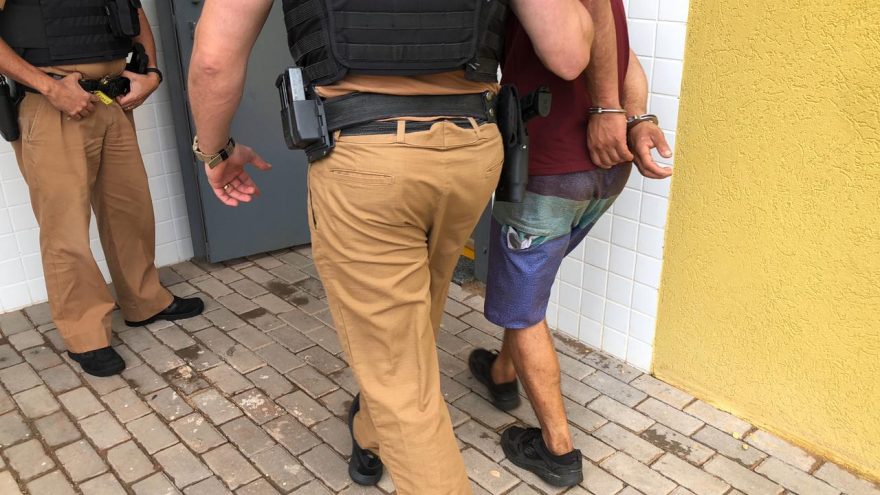 Ladrão é preso após roubar celular no Centro