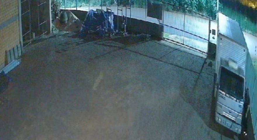 Caminhão Ford Cargo é furtado em Núcleo Industrial do Morumbi
