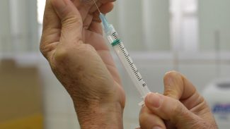 Vacinas também ajudam a conter surgimento de bactérias resistentes