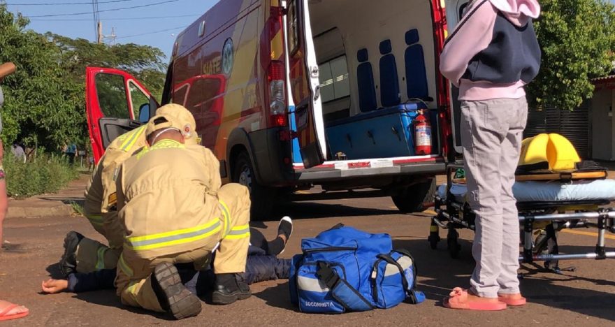 Mulher fica ferida em acidente de trânsito na rua Pernambuco