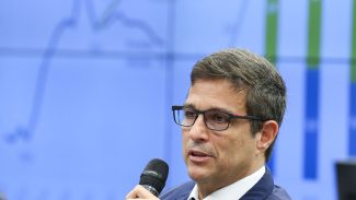 Campos Neto diz que todos precisam ceder para reduzir juros de cartão