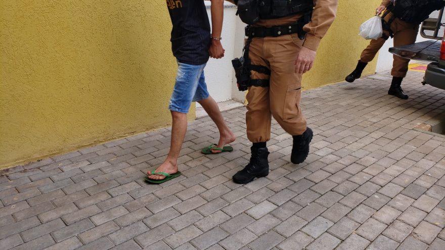 Indivíduo em posse de 50 Kg de maconha é preso pela Rocam da Polícia Militar