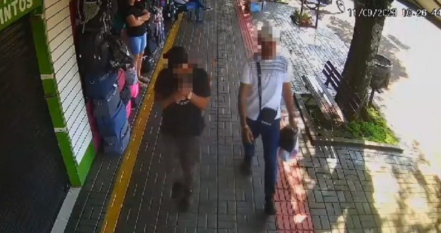 Dupla furta caixinha de som em loja na Av. Carlos Gomes