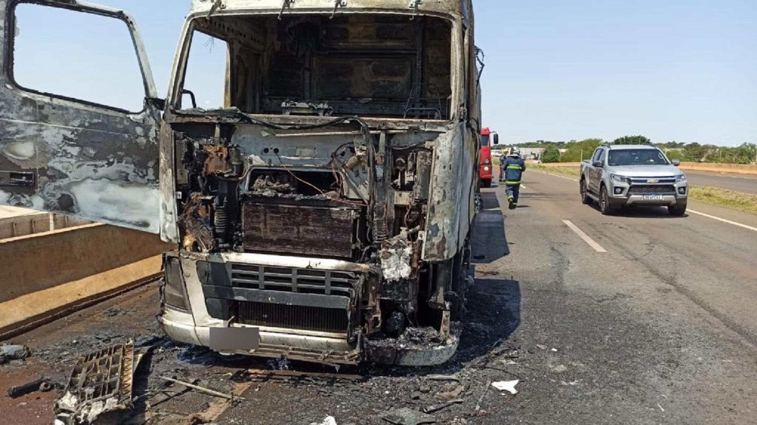 Ônibus com 59 passageiros pega fogo na BR-251  CGN - O maior portal de  notícias de Cascavel e do Paraná