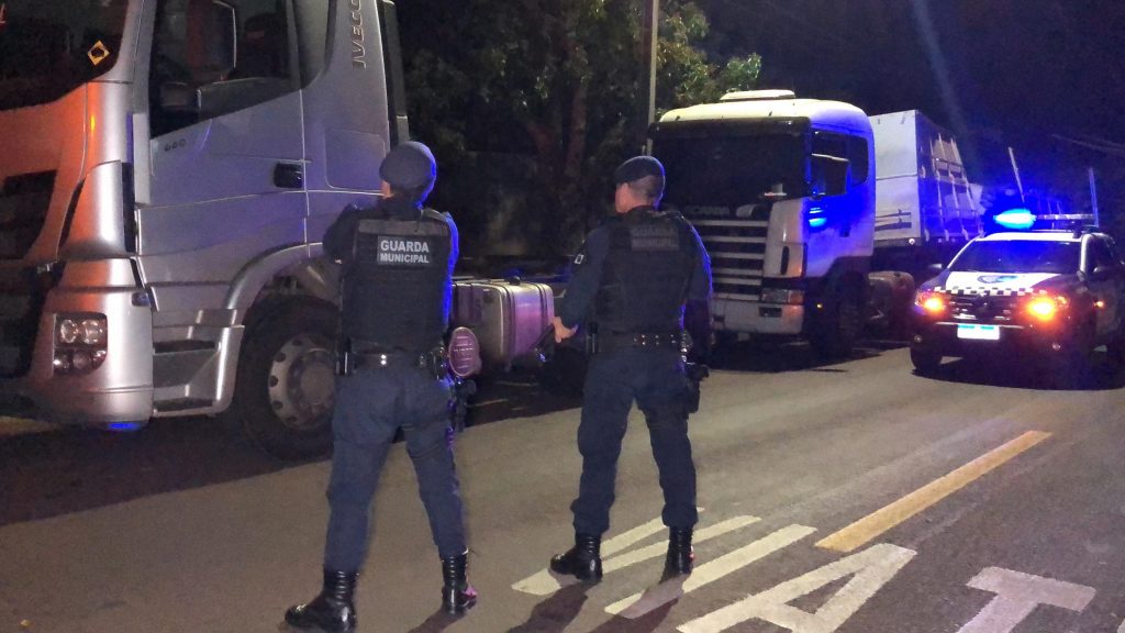 Caminhão tomado de assalto em Nova Laranjeiras é recuperado em ação da GM em Cascavel