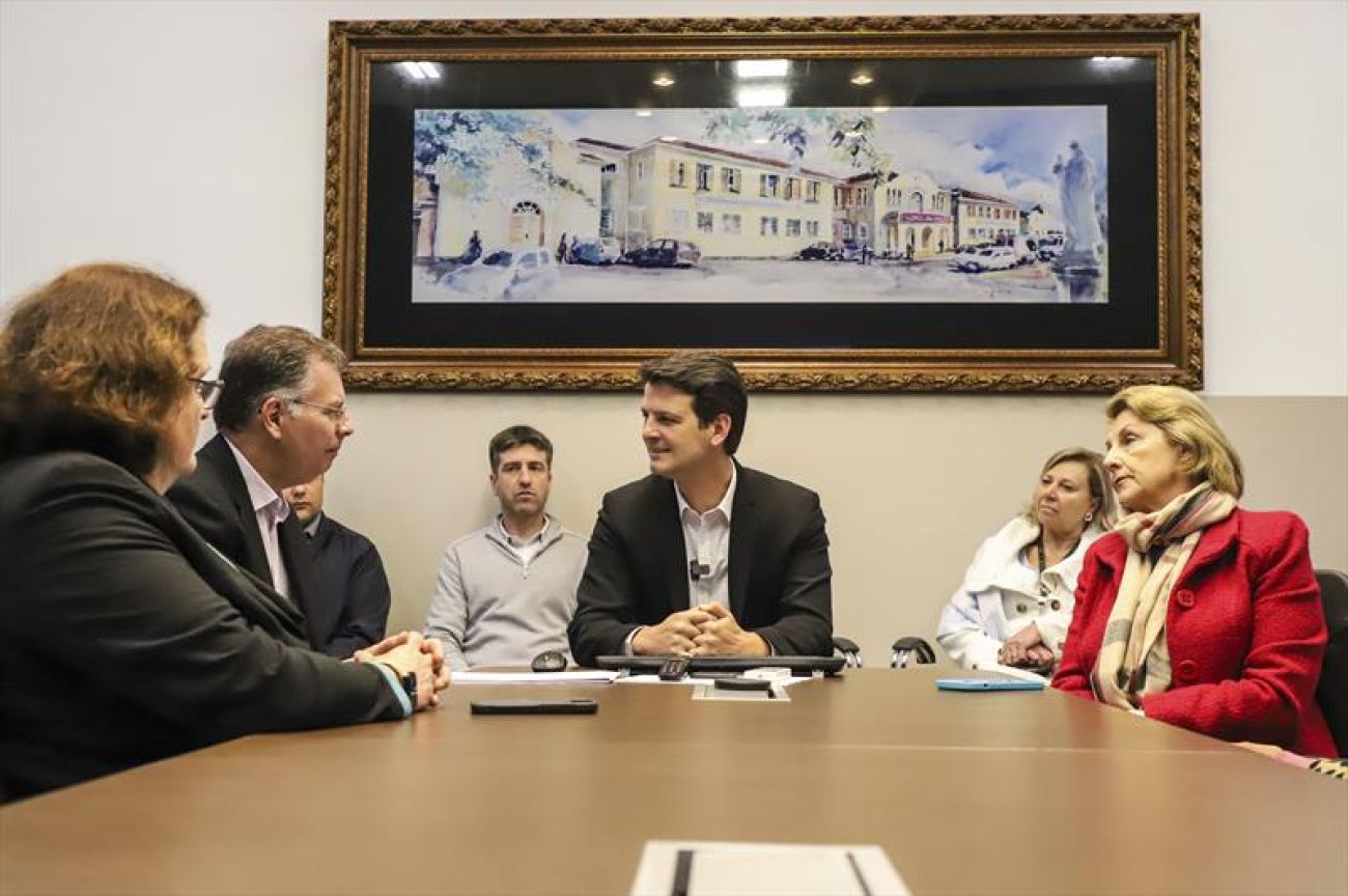 Eduardo Pimentel conhece projetos de reforma e ampliação do Hospital do Trabalhador Imagem referente a Eduardo Pimentel conhece projetos de reforma e ampliação do Hospital do Trabalhador