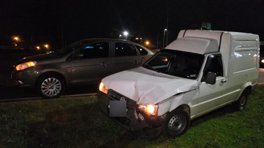 Siena e Fiorino se envolvem em acidente no Trevo Cataratas