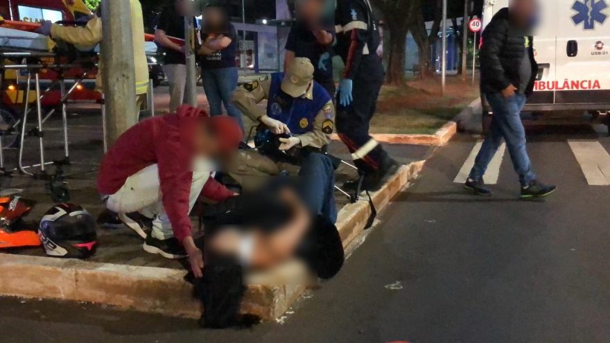 Adolescente fica ferida em acidente na Avenida Brasil no Centro