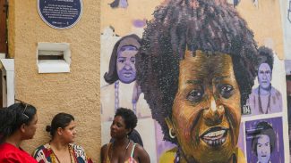 Casa onde viveu Lélia Gonzalez recebe placa em sua homenagem