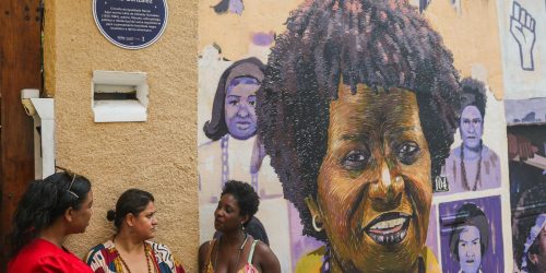 Imagem referente a Casa onde viveu Lélia Gonzalez recebe placa em sua homenagem