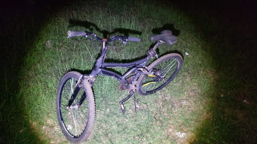 Acidente envolvendo motocicleta e bicicleta deixa dois feridos na Rua Europa esquina com Rua Bocaina