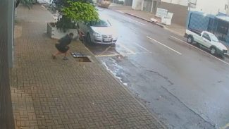 Câmera registra furto de hidrante no Centro