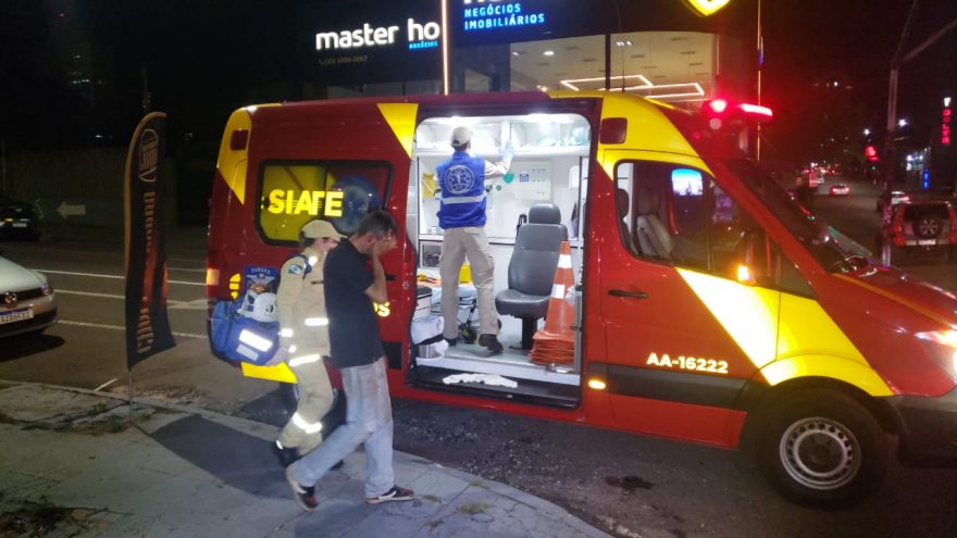 Após ser agredido homem é socorrido pelo Siate