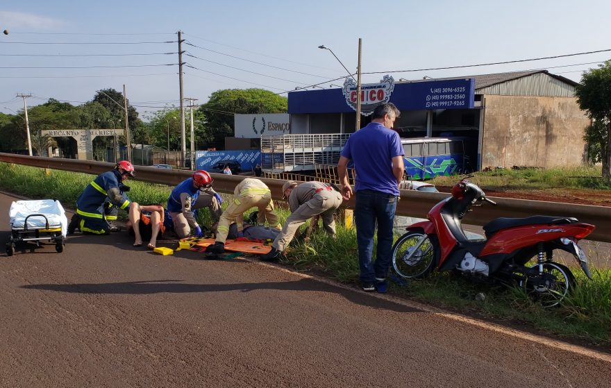 Motociclistas ficam feridos após acidente de trânsito na PRc-467