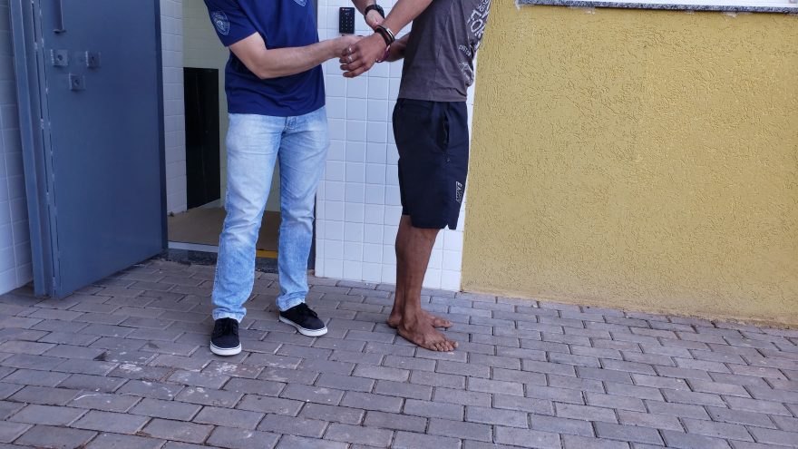 Homem mente identificação, mas GM descobre que indivíduo estava com mandado de prisão em aberto