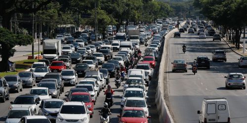 SP tem ponto facultativo e suspende rodízio por greve no transporte Imagem referente a SP tem ponto facultativo e suspende rodízio por greve no transporte
