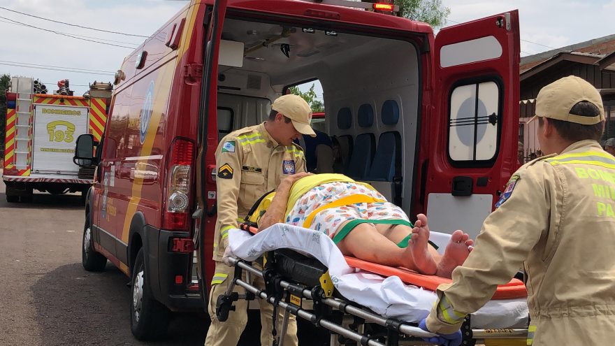 Mulher é socorrida após sofrer queda no Bairro São Cristóvão