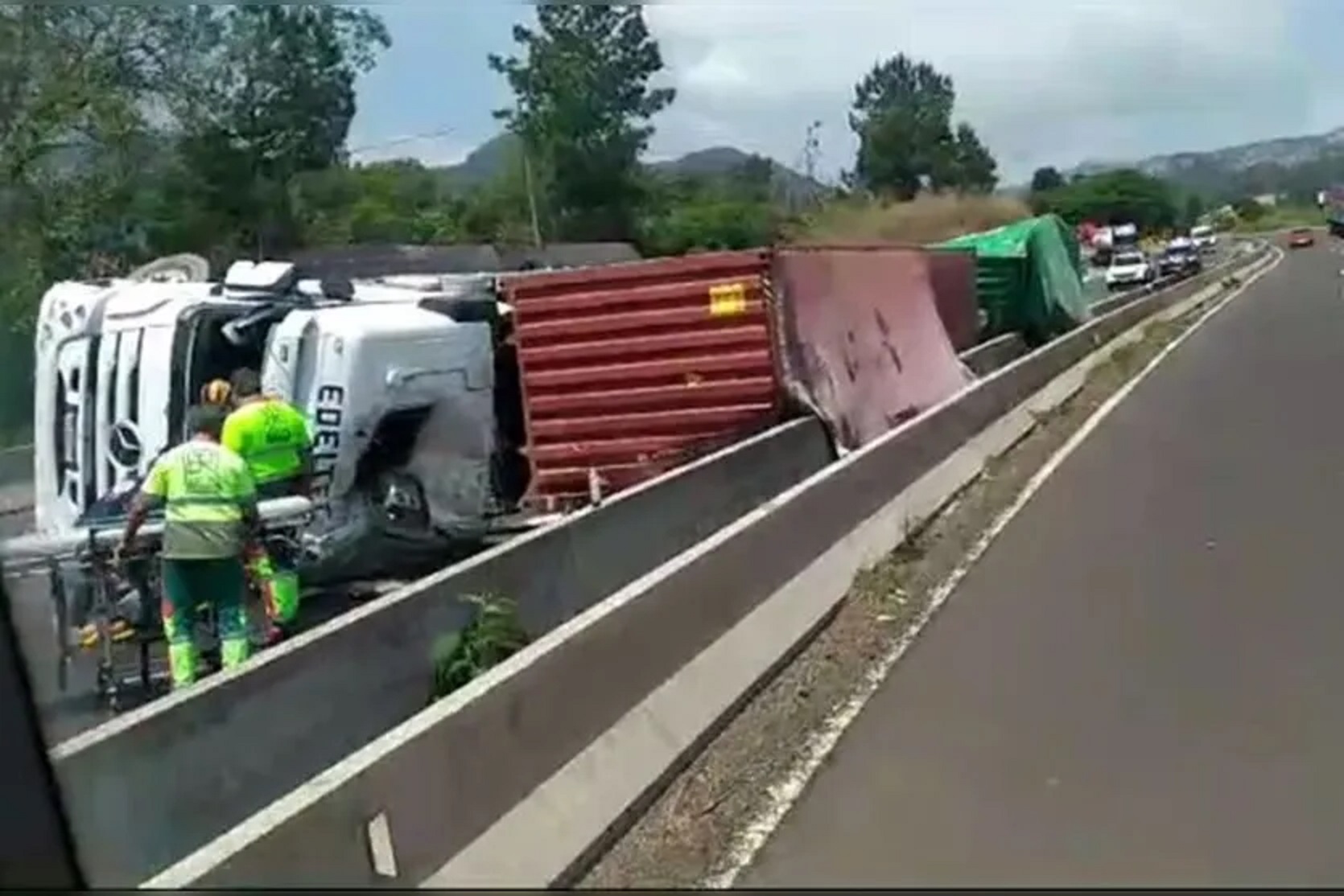 Motorista Fica Ferido Em Acidente Entre Duas Carretas Na Serra Do