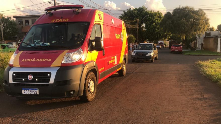 Batida entre dois carros deixa mulher ferida no Esmeralda