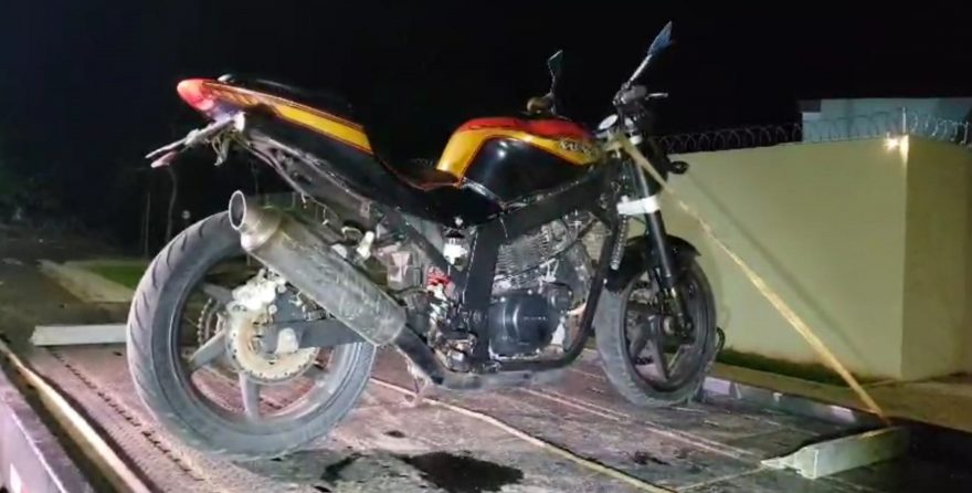 Moto suspeita de ter sido utilizada em execução de adolescente é abordada pela GM