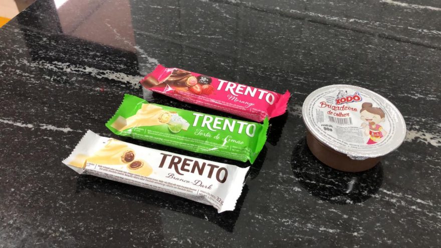 Adolescente é apreendido por tentar furtar três barras de chocolate e docinho no Centro