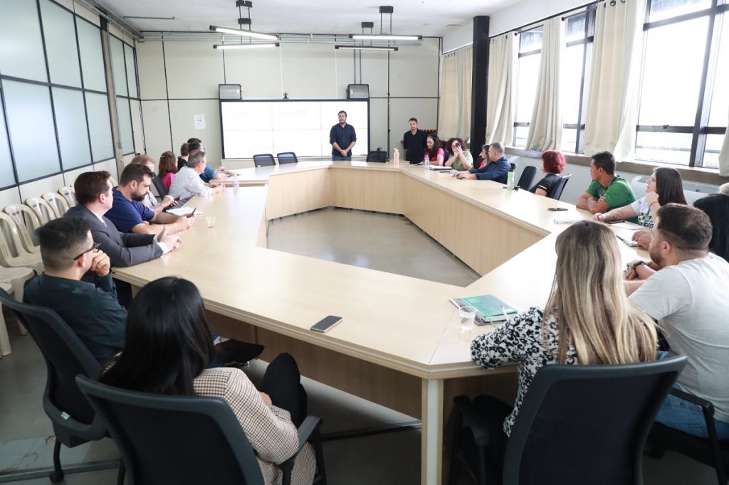 Projeto do Mercado Municipal de Cascavel é apresentado em reunião