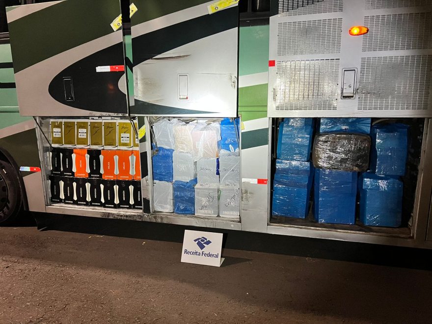 Operação Fronteira RFB intercepta ônibus clandestino com contrabando em Foz