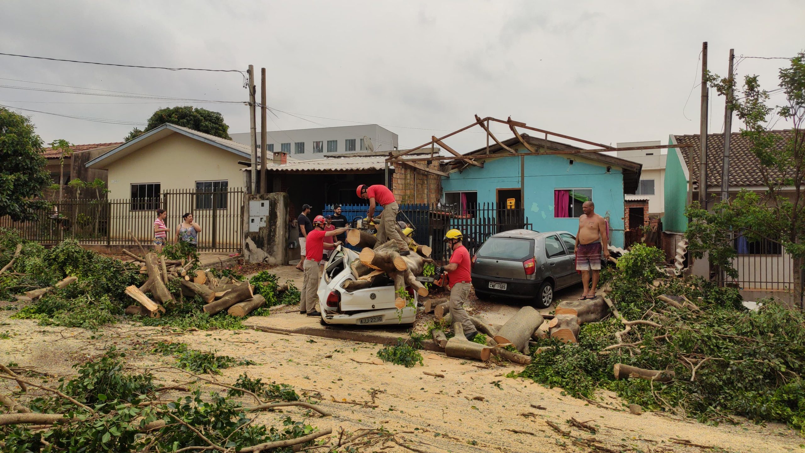 Vendaval teve característica de tornado em Cascavel, diz município