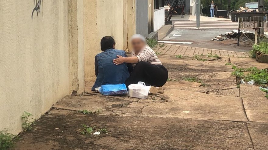 Idosa é socorrida pelo Siate após sofrer queda na Avenida Toledo