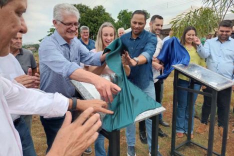 Estado entrega pavimentação de estrada rural emblemática a agricultores de Japurá