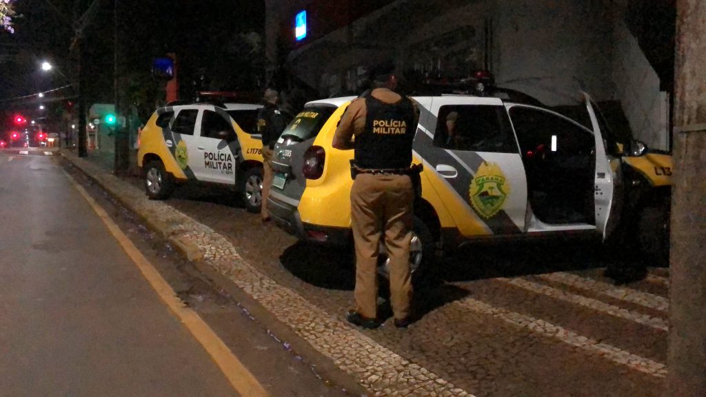 PM é mobilizada após portão do estacionamento de banco abrir durante a madrugada