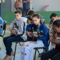 Com apoio do BRDE, jovens em vulnerabilidade social têm acesso a aulas de música