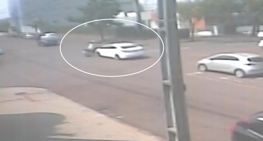 Câmera flagra acidente que deixou motociclista ferido