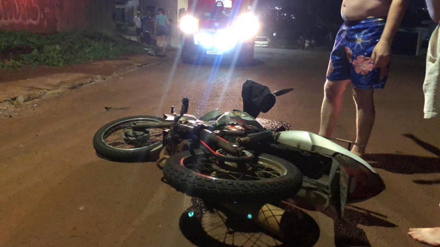 Carro passa por cima de motociclista em acidente na Rua Monte Negro no Morumbi