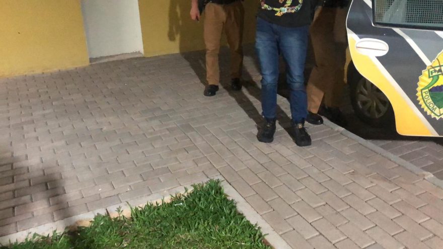 Homem de Toledo é preso com cocaína, maconha e faca em Corbélia