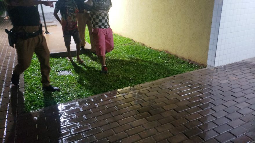 Homens presos em ação da PM em Campo Bonito são trazidos a Cascavel